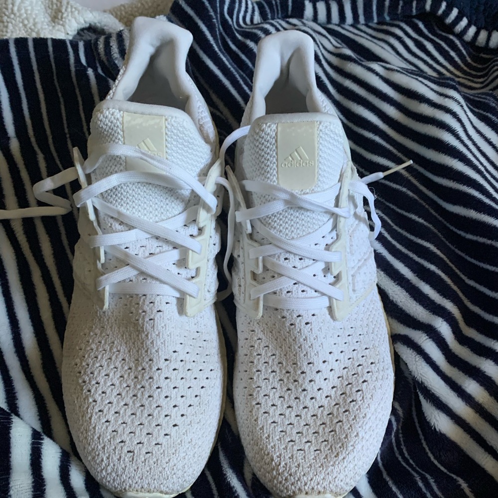 LIKE NEW!! Adidas Ultraboosts